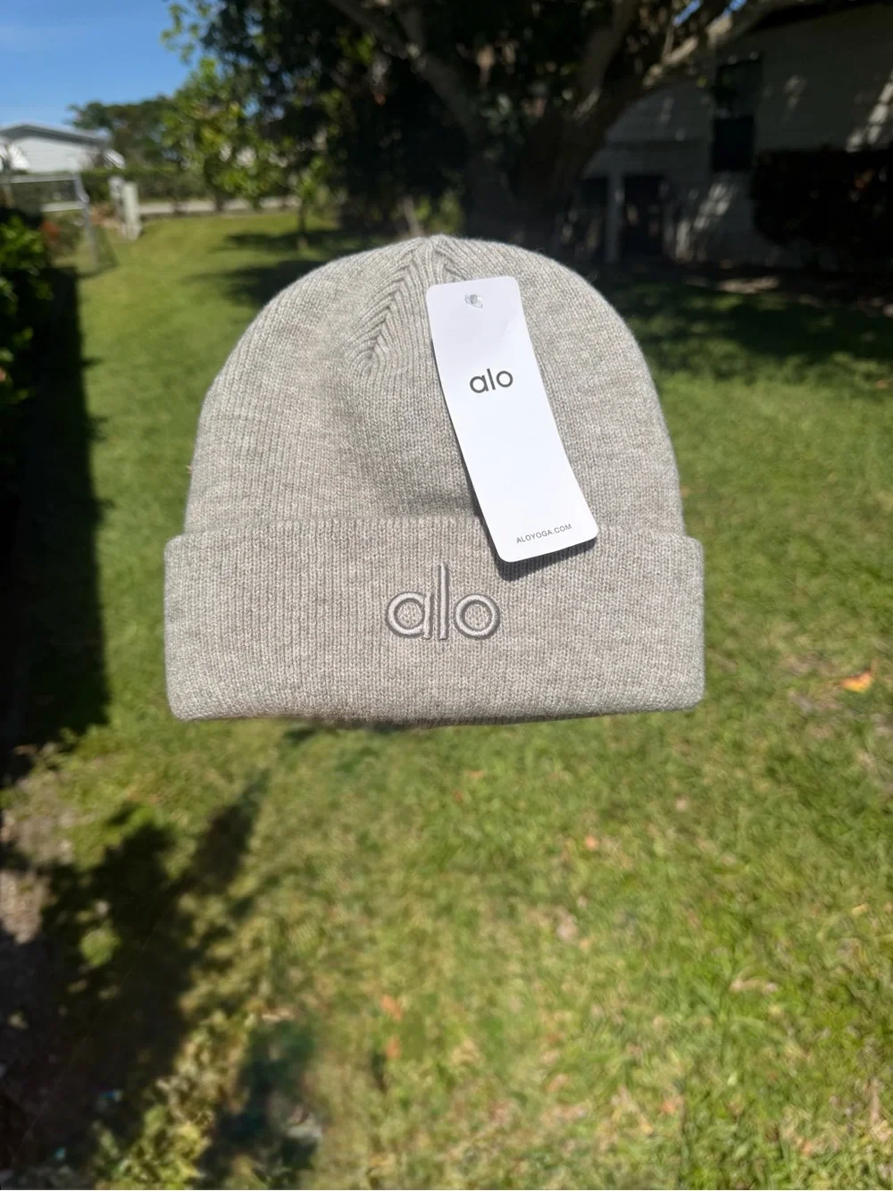 ALO Yoga Ribbed Beanie Hat - Light Gray - Picture 11 of 15